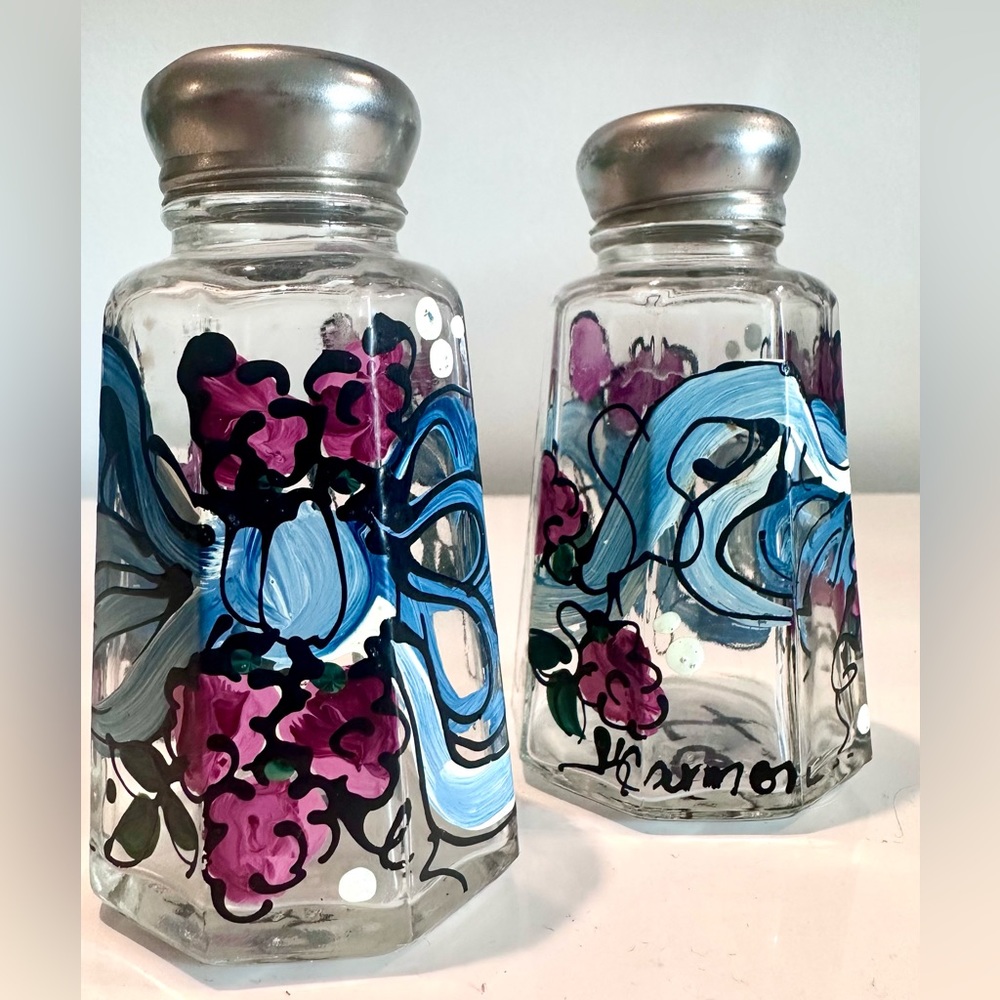 Halco Hand Painted 🍇’s 🌺 “s & Bows Salt & Pepper Glass Shakers Signed